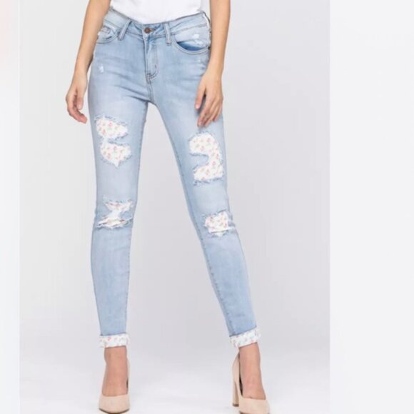 Judy Blue Floral Patch Jeans Distressed Lightwash Roll Hem Skinny Fit Women 28 - Picture 1 of 12